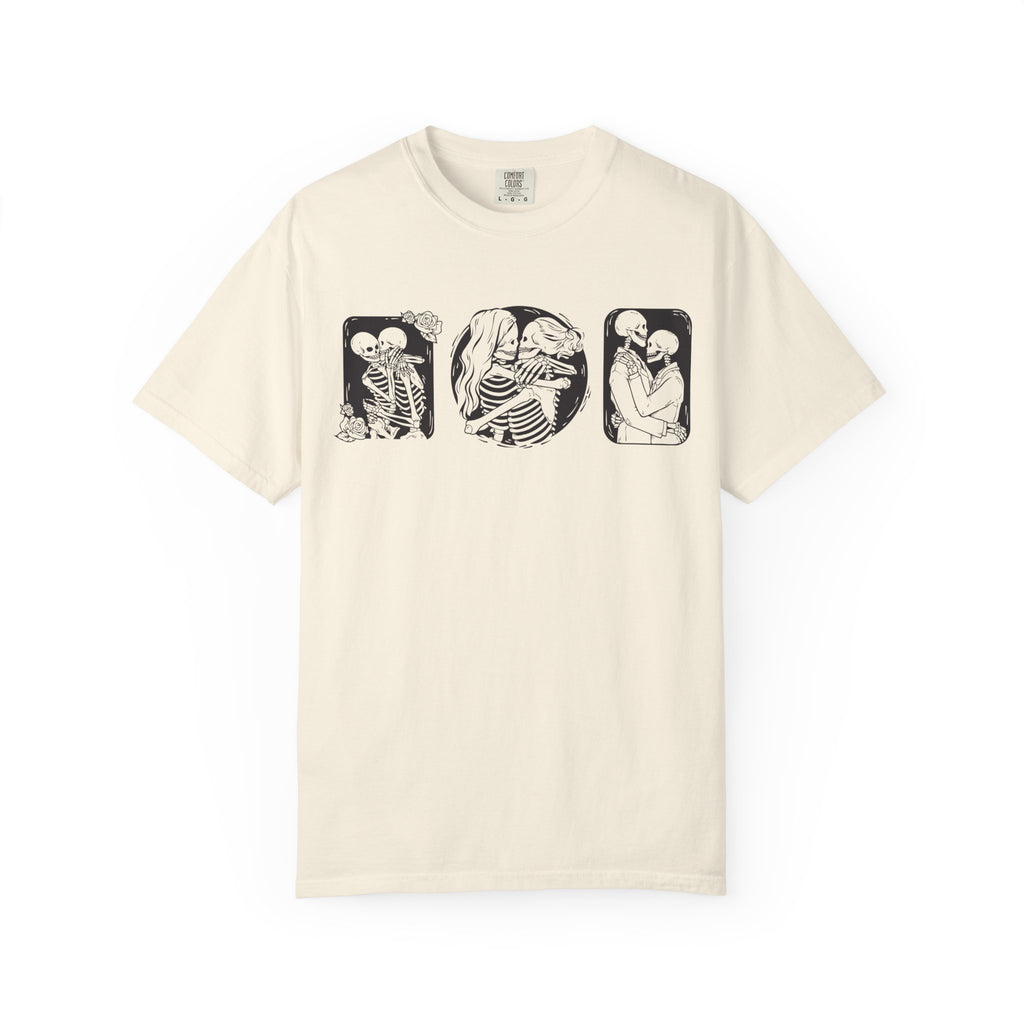 Skeleton Love Graphic T-Shirt — Vintage Gothic Couple Illustration
