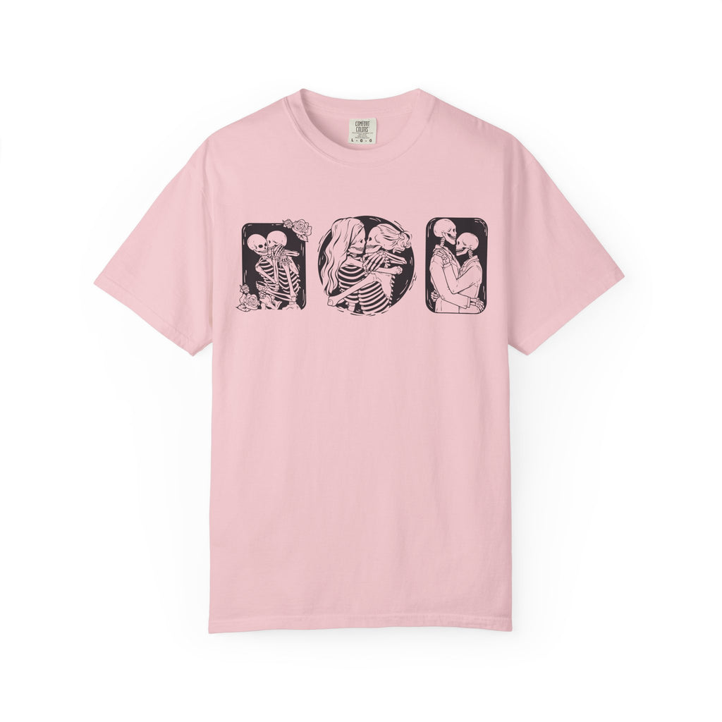 Skeleton Love Graphic T-Shirt — Vintage Gothic Couple Illustration