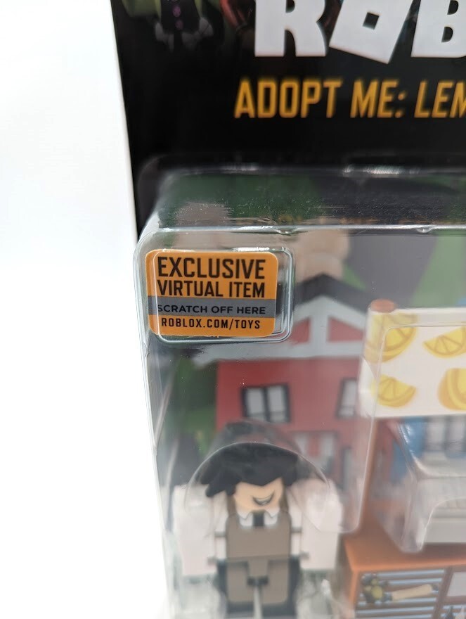 Roblox Adopt Me: Lemonade Stand Includes Exclusive Virtual Item 7 Pieces Figures